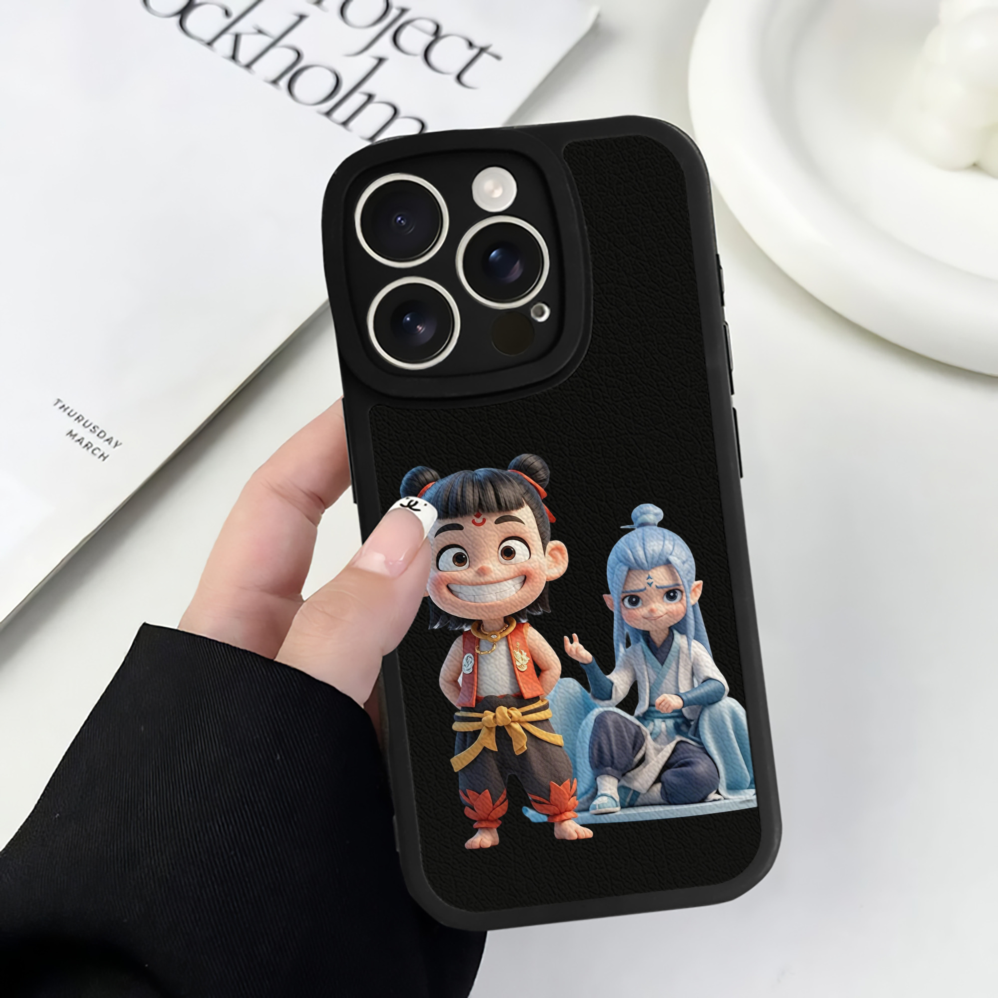 （画像用） Ne Zha 2 ナタ 魔童の大暴れ 【iPhone 16シリーズ対応】シリコンスマホケース（レザー調） 材質：シリコン